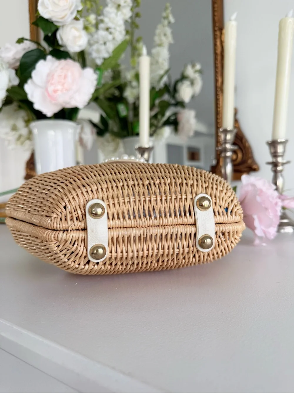 Seashell shell shaped wicker pearl handbag clutch - Picture 2 of 3
